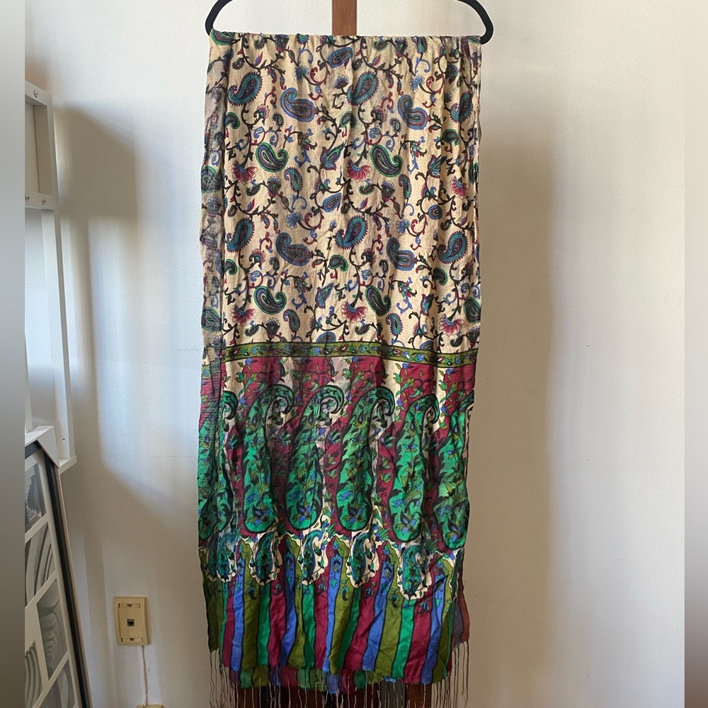 Long multicolored scarf with floral design